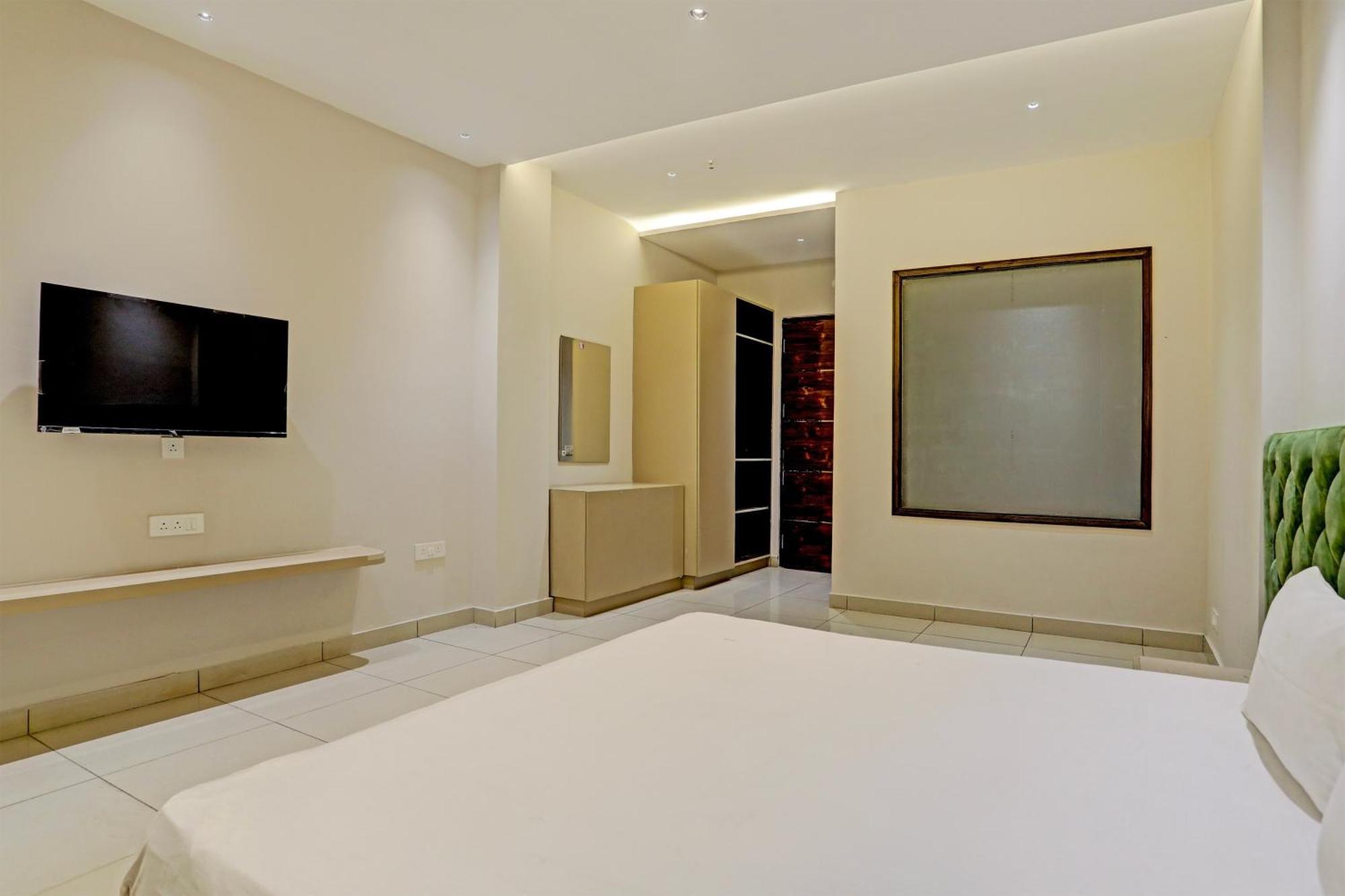 Hotel O Miraas Hotel And Banquet Hall Ludhiana Eksteriør billede