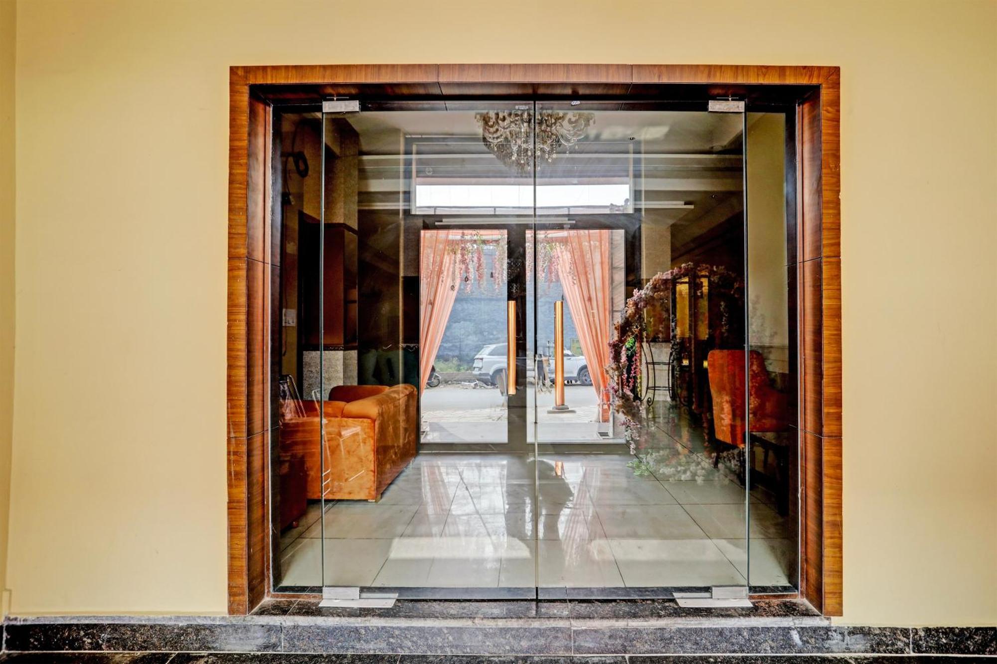 Hotel O Miraas Hotel And Banquet Hall Ludhiana Eksteriør billede