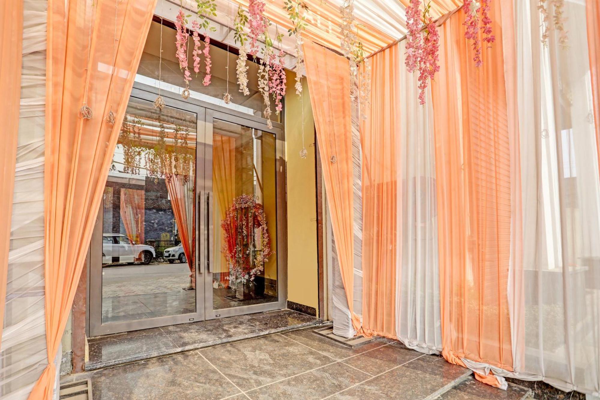 Hotel O Miraas Hotel And Banquet Hall Ludhiana Eksteriør billede