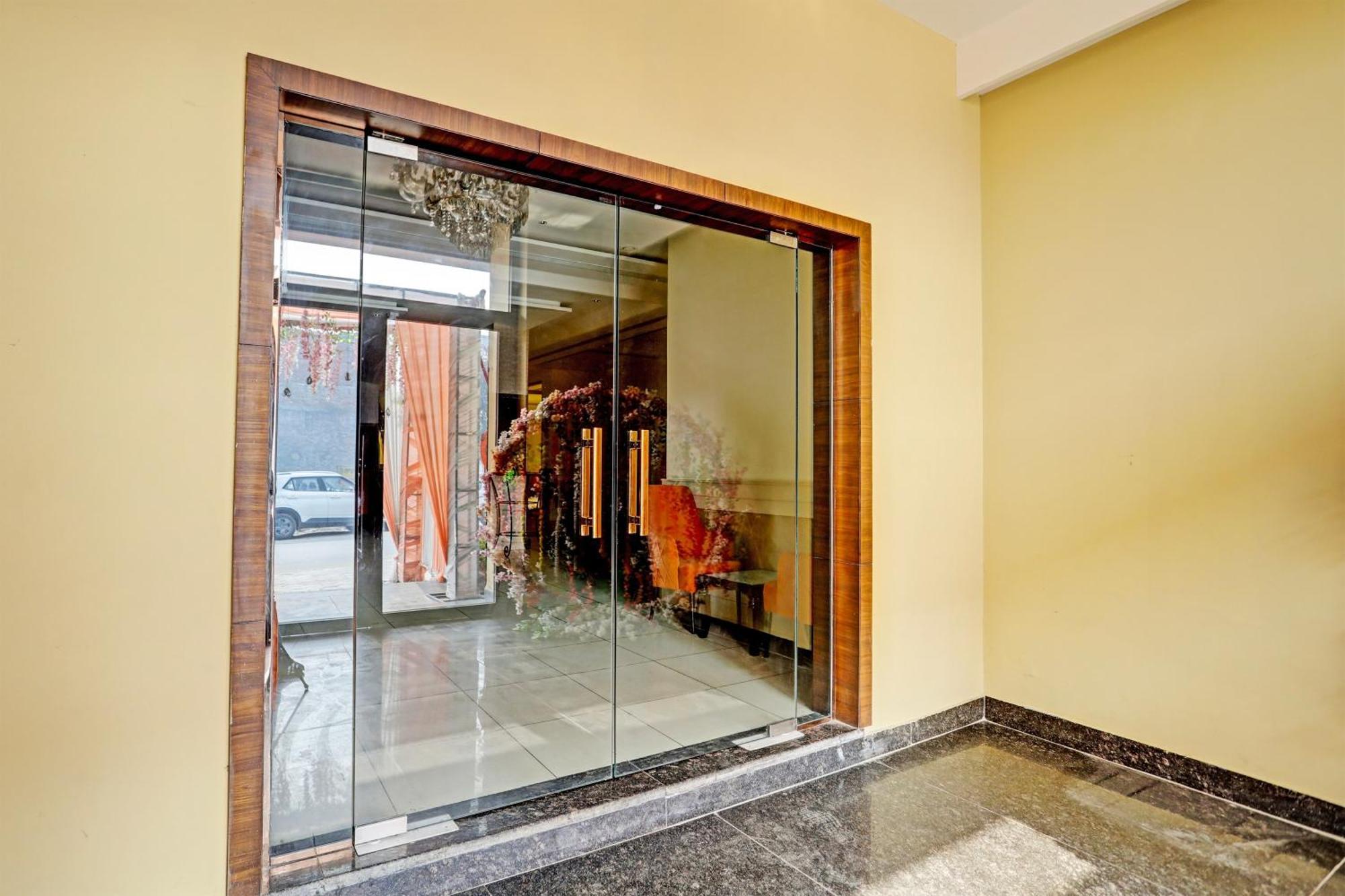 Hotel O Miraas Hotel And Banquet Hall Ludhiana Eksteriør billede
